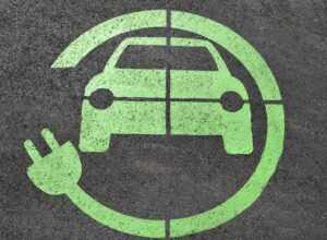 electric charge, road sign, sign, hybrid, automobile, electric, car, energy, station, battery, eco, charge, vehicle, power, transportation, technology, ecological, alternative, environment, icon, cable, plug, green, electrical, car wallpapers, ev, charging, electricity, system, symbol, gray car, gray technology, gray road, gray energy, gray power